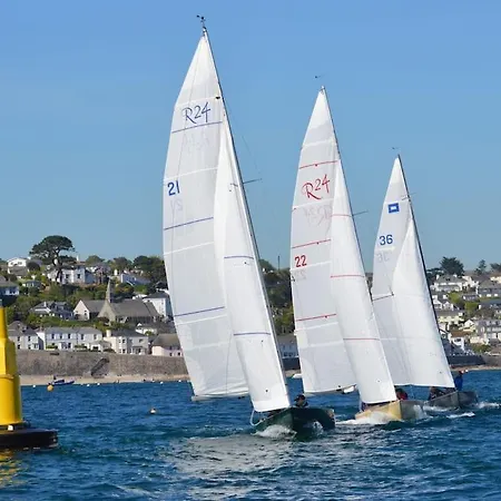 Luxury By The Harbour In Сasa de vacaciones Saint Mawes