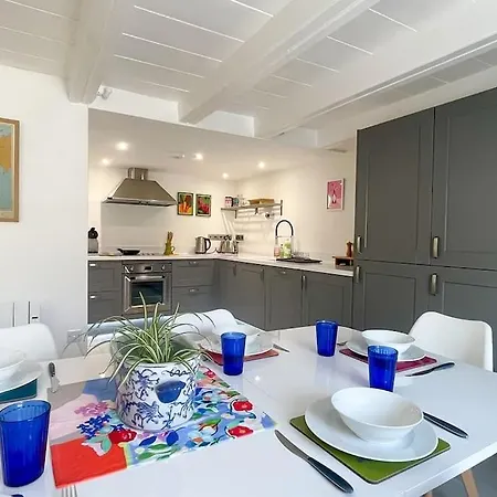 Luxury By The Harbour In