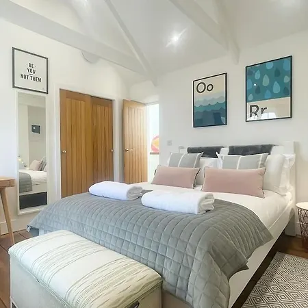 Luxury By The Harbour In Сasa de vacaciones Saint Mawes